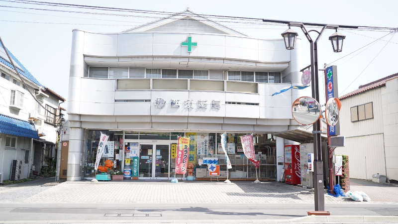 西須薬局の駐車場の案内